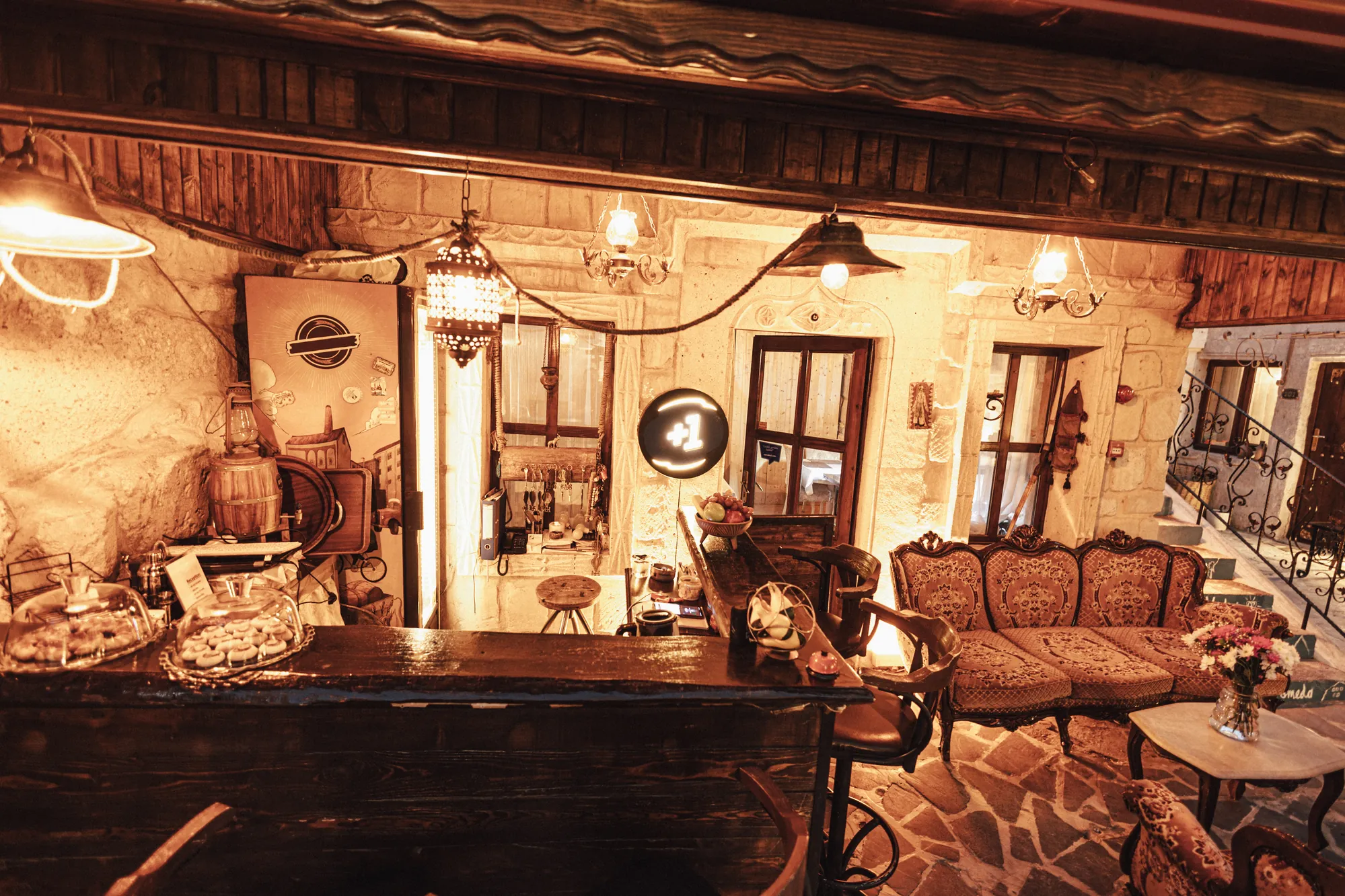 Young Cave'de Konforlu Kaya Odalar ve Kapadokya'ya Özgü Deneyimler