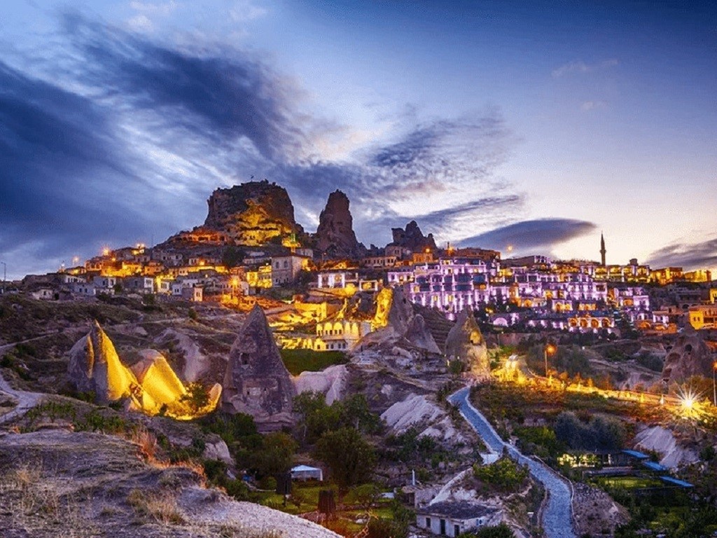 Uçhisar Kalesi Görsel 1